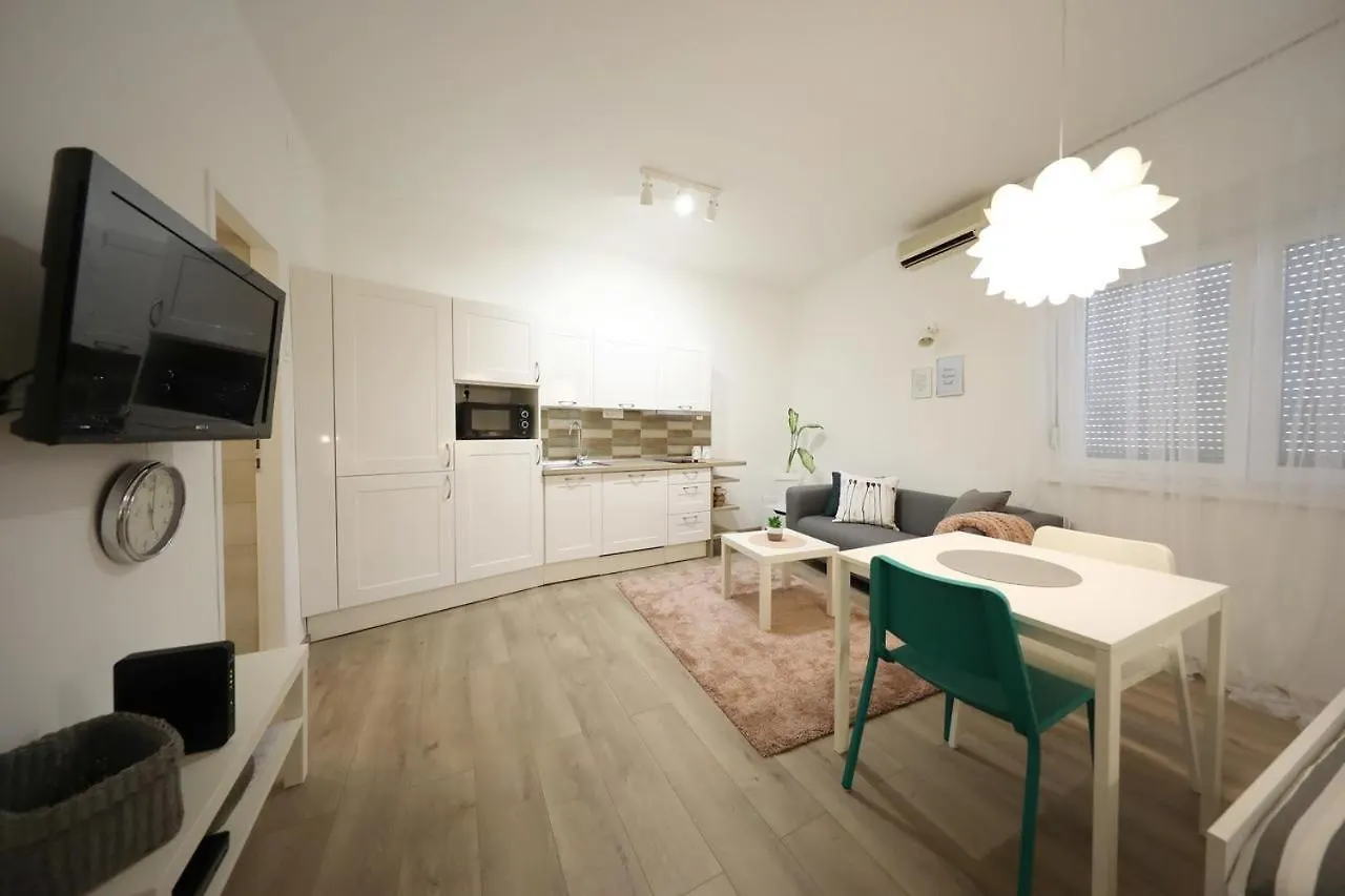 Old Town Stylish Studio Apartment Andi Zara