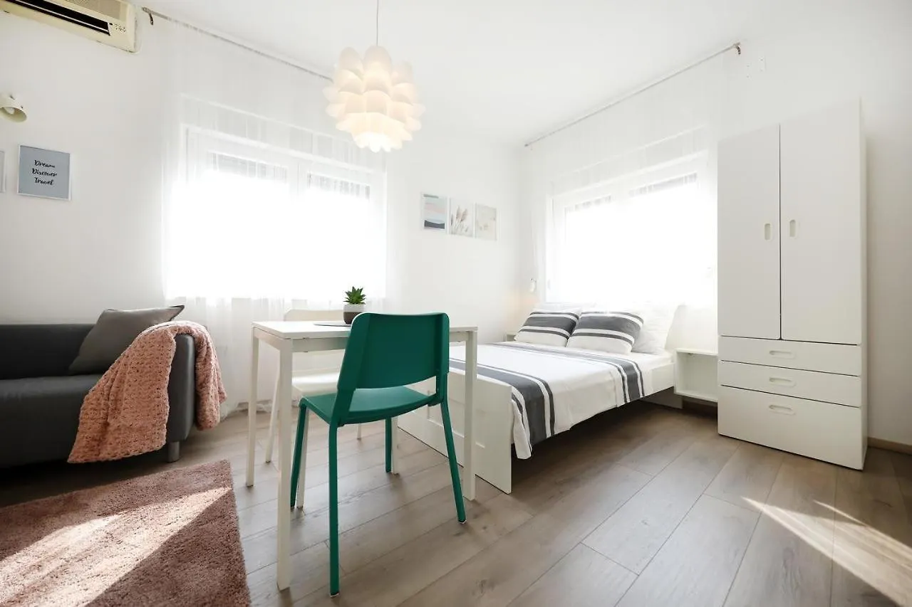Old Town Stylish Studio Apartment Andi Zara