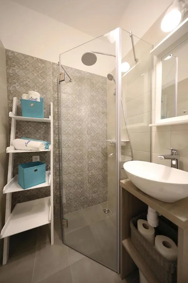 Old Town Stylish Studio Apartment Andi Zadar 0*,